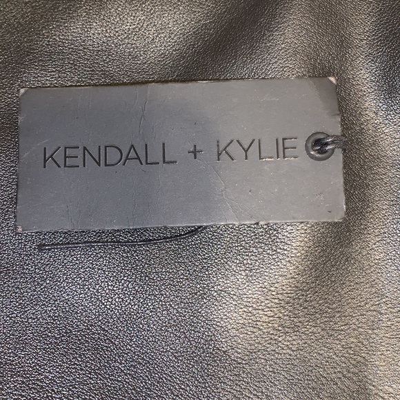 Authentic Kendall & Kylie Genuine Leather shoulder bag. Can convert to handbag. - Picture 2 of 7
